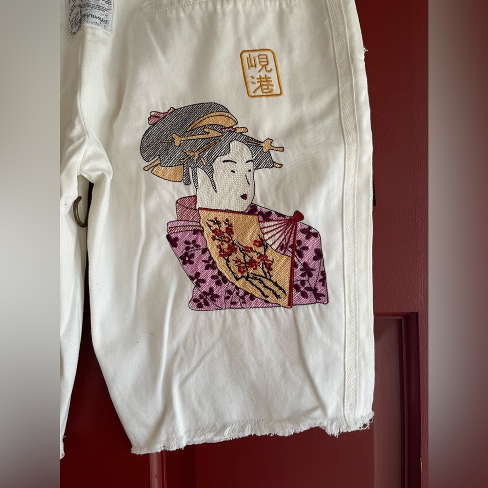 Da-Nang white surplus cargo shorts Geisha embroidered medium-large - Picture 3 of 9